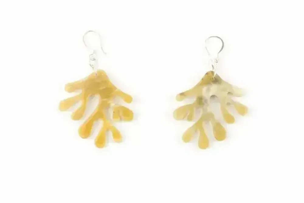 Bijoux - Boucles d'oreilles corail en corne blonde - L INDOCHINEUR X RIVÊT
