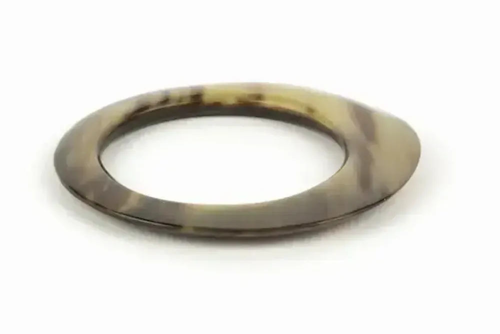 Bracelets - Broad elliptical bracelet in blond horn in Size M - L INDOCHINEUR X RIVÊT