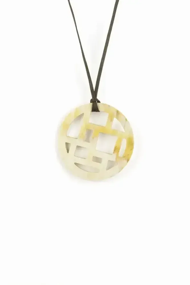 Bijoux - Pendentif damier bords libres en corne blonde - L INDOCHINEUR X RIVÊT