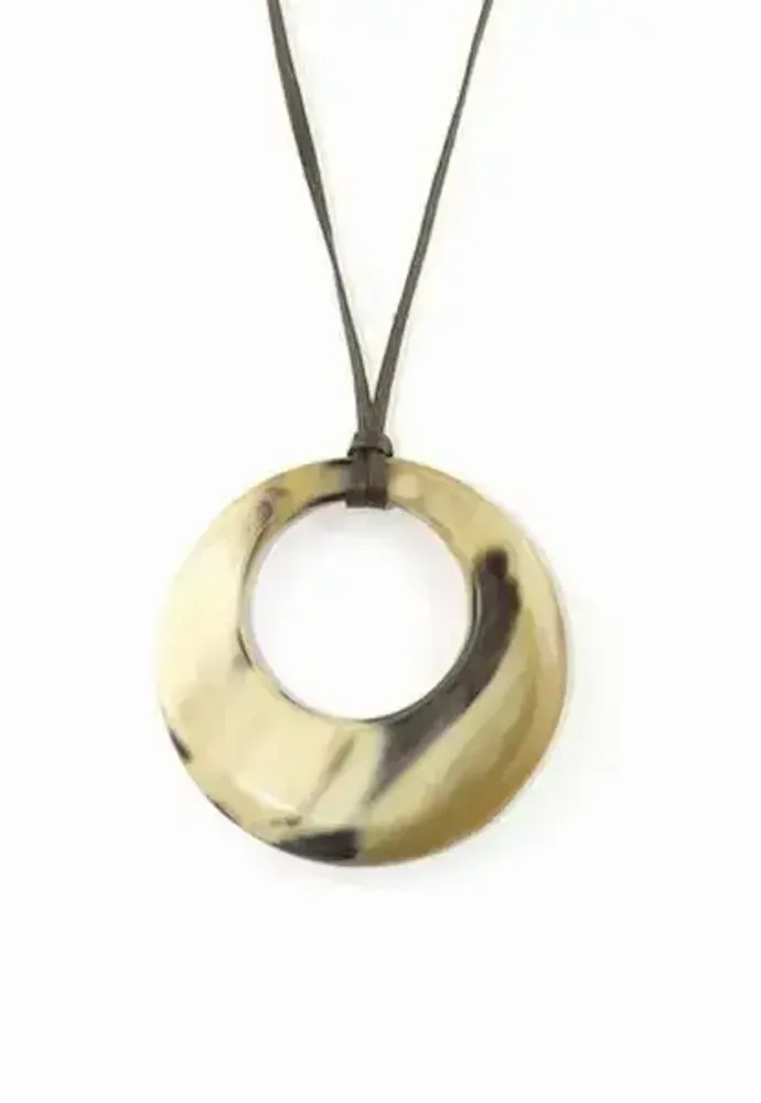 Jewelry - Small irregular ring pendant in blond horn - L INDOCHINEUR X RIVÊT