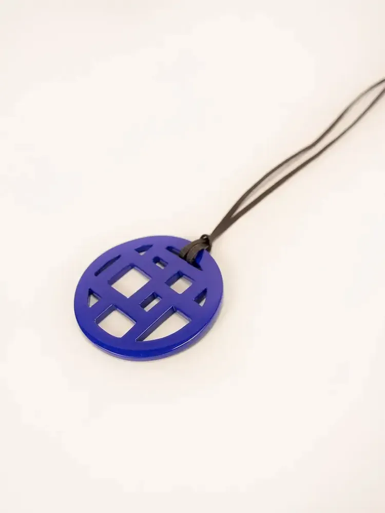 Bijoux - Pendentif damier bords libres laqué gris-bleu - L INDOCHINEUR X RIVÊT