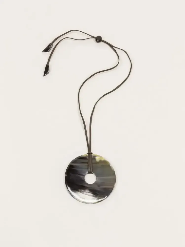 Bijoux - Pendentif grand anneau plat en corne blonde - L INDOCHINEUR X RIVÊT