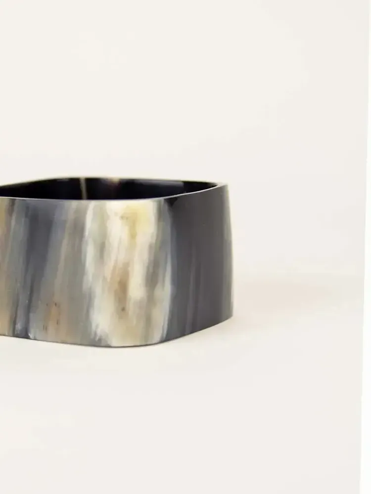 Bracelets - Bracelet cube en corne noire marbrée taille M - L INDOCHINEUR X RIVÊT