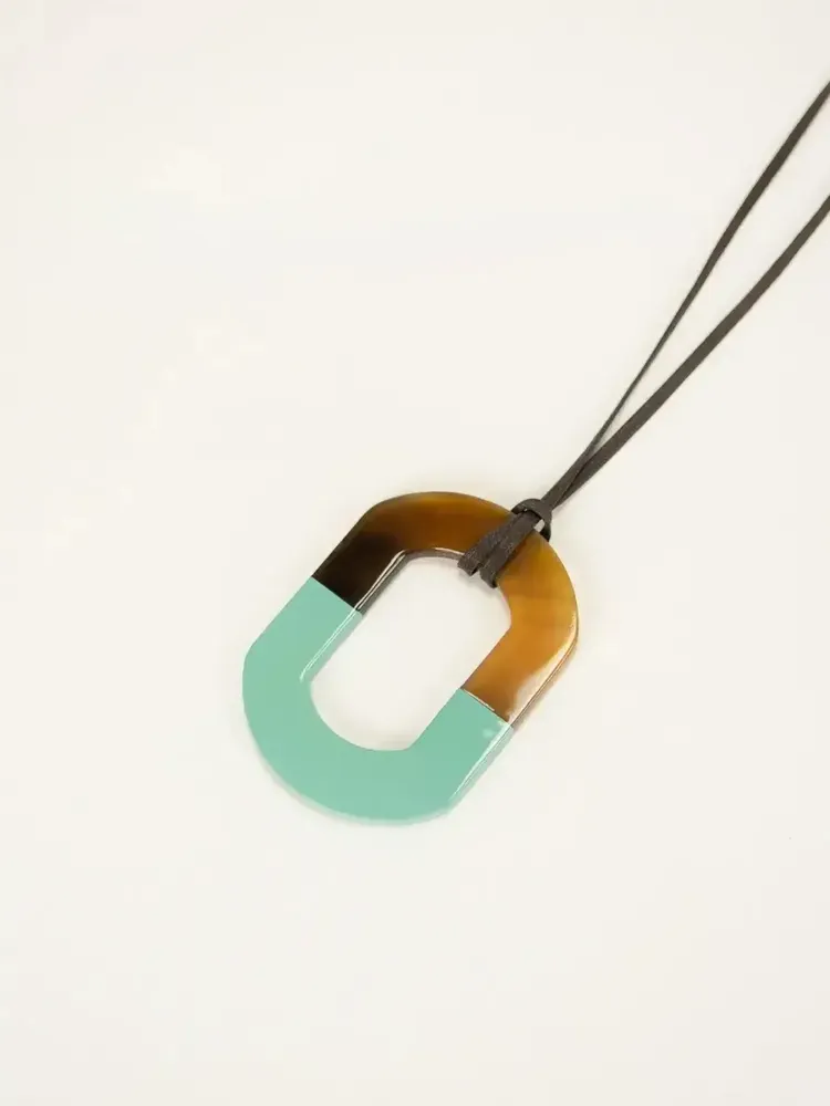 Bijoux - Pendentif anneau oval carré en sabot et laqué moitié vert émeraude - L INDOCHINEUR X RIVÊT