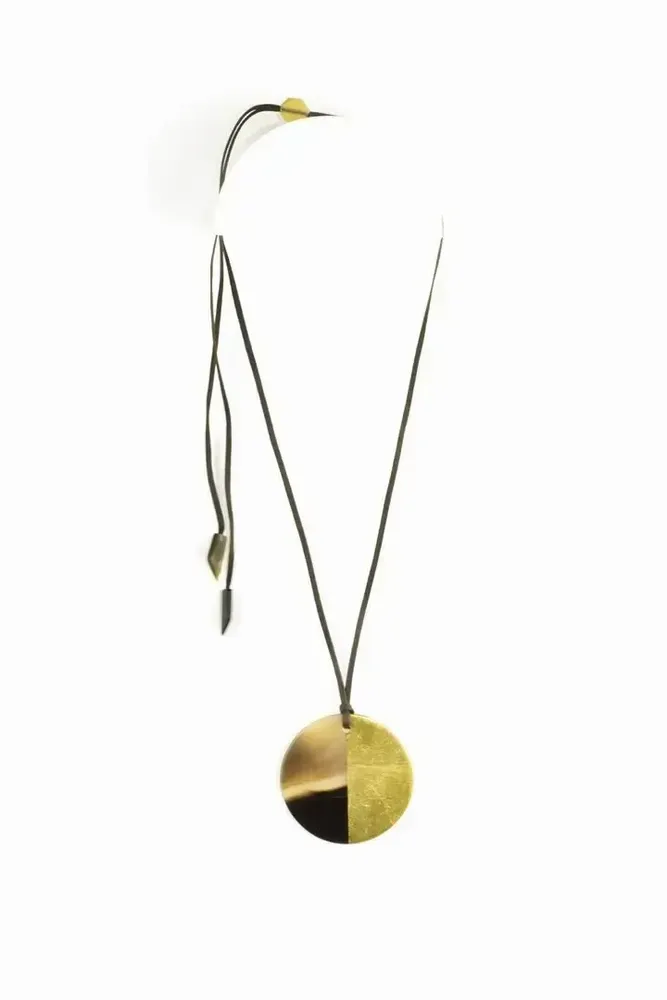 Bijoux - Pendentif disque laqué café crème - L INDOCHINEUR X RIVÊT