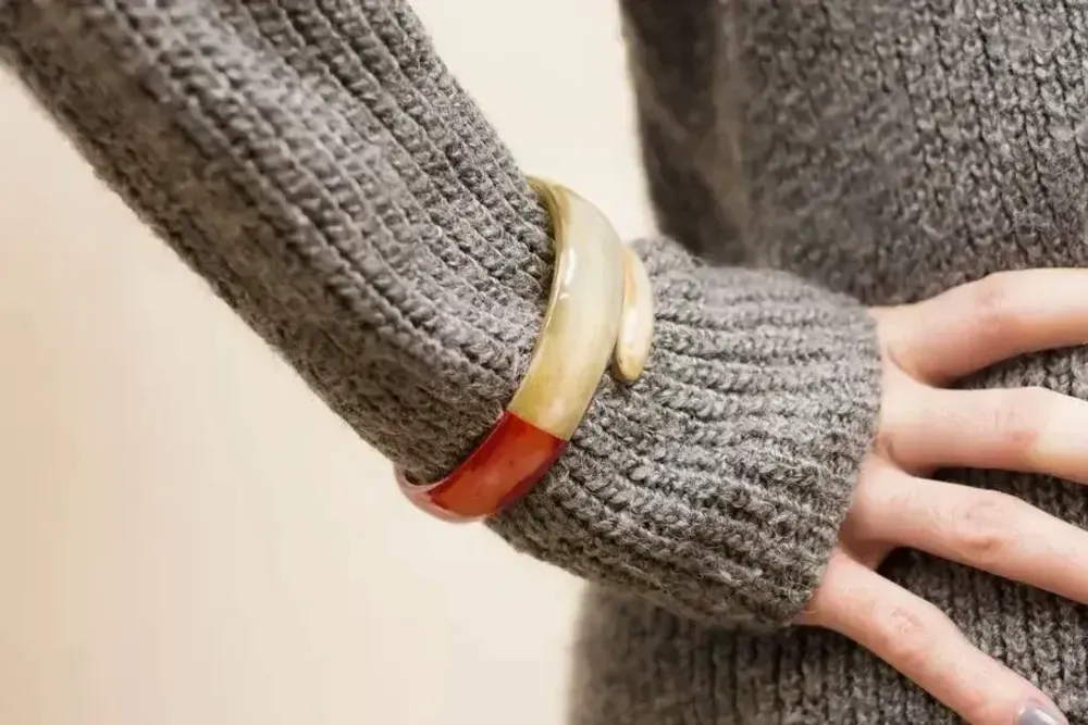 Bracelets - Red lacquered snake-shaped bracelet in Size M - L INDOCHINEUR X RIVÊT