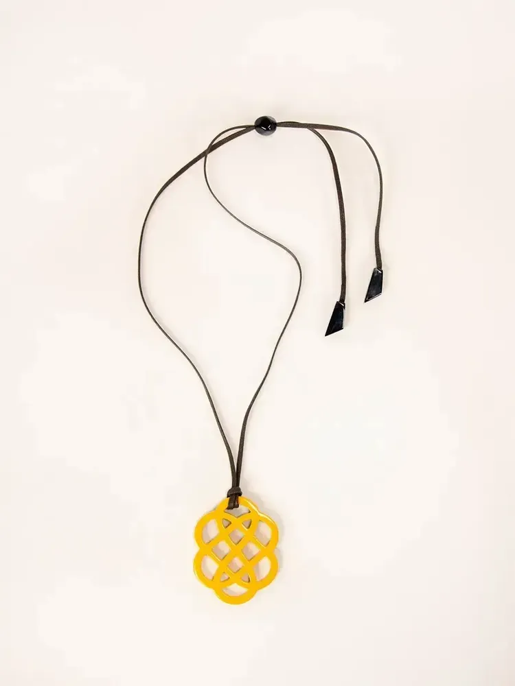 Bijoux - Pendentif fleur laqué café crème - L INDOCHINEUR X RIVÊT