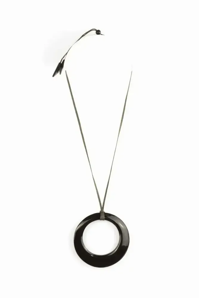 Jewelry - Large irregular ring pendant in marbled black horn - L INDOCHINEUR X RIVÊT