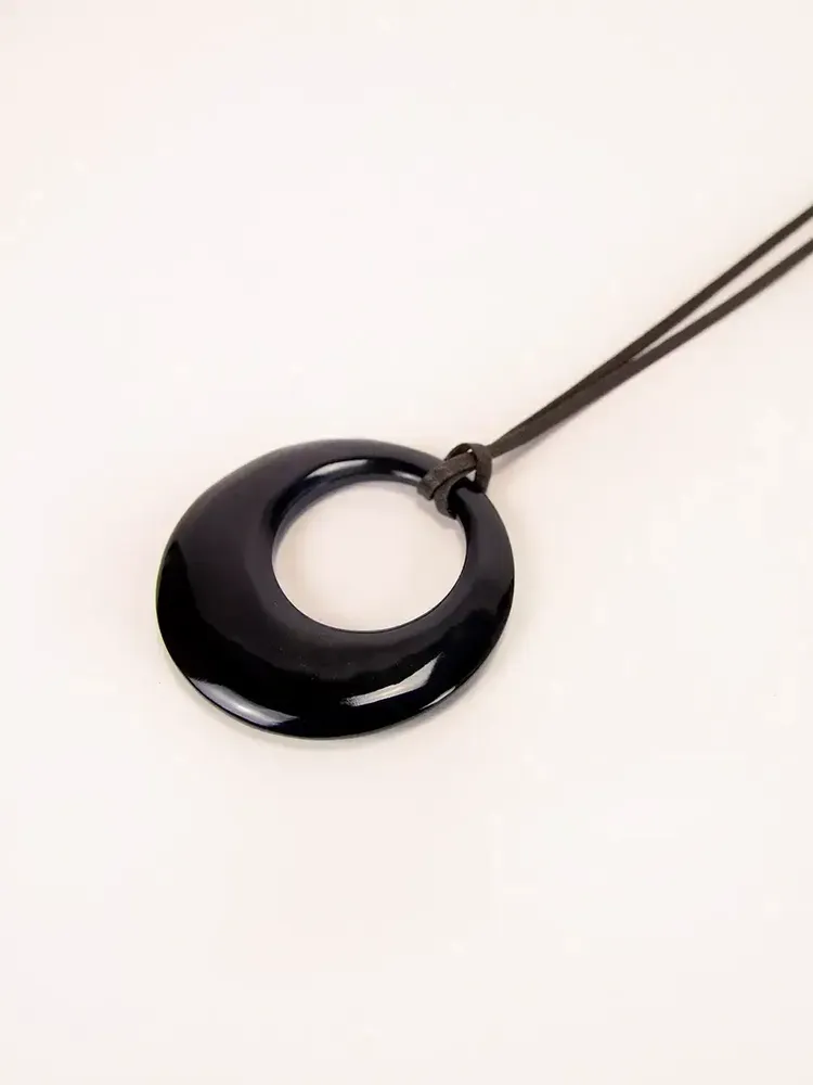 Jewelry - Small irregular ring pendant in marbled black horn - L INDOCHINEUR X RIVÊT