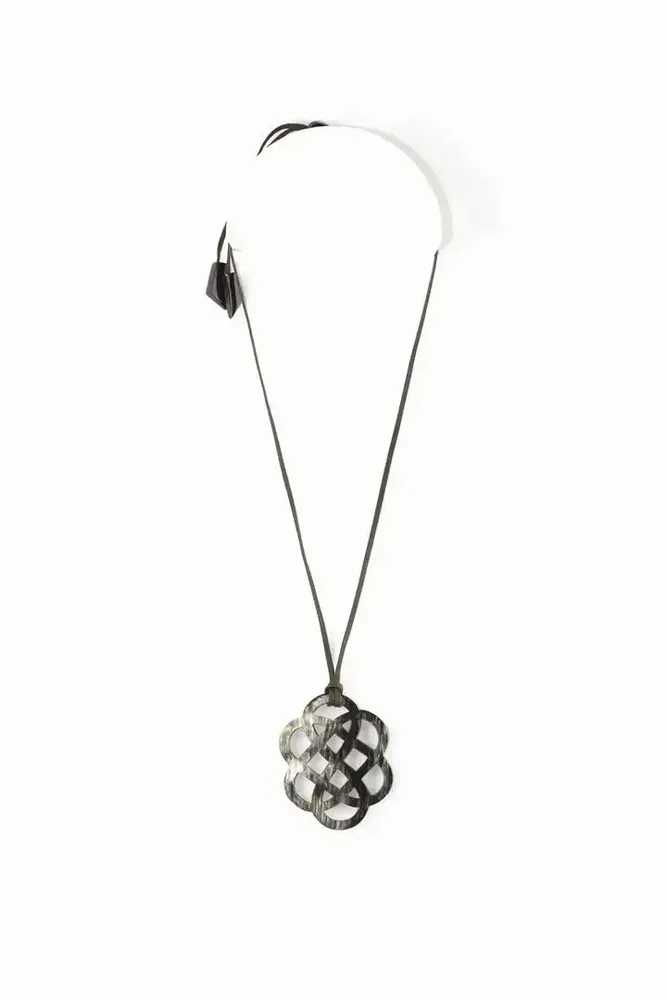 Bijoux - Pendentif fleur en corne noire marbrée - L INDOCHINEUR X RIVÊT
