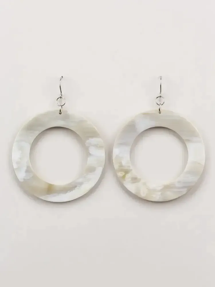 Jewelry - Big flat ring earrings in marbled horn - L INDOCHINEUR X RIVÊT