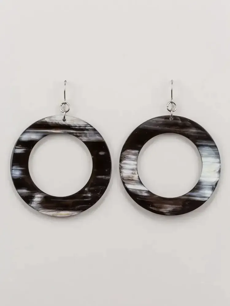 Jewelry - Big flat ring earrings in blond horn - L INDOCHINEUR X RIVÊT