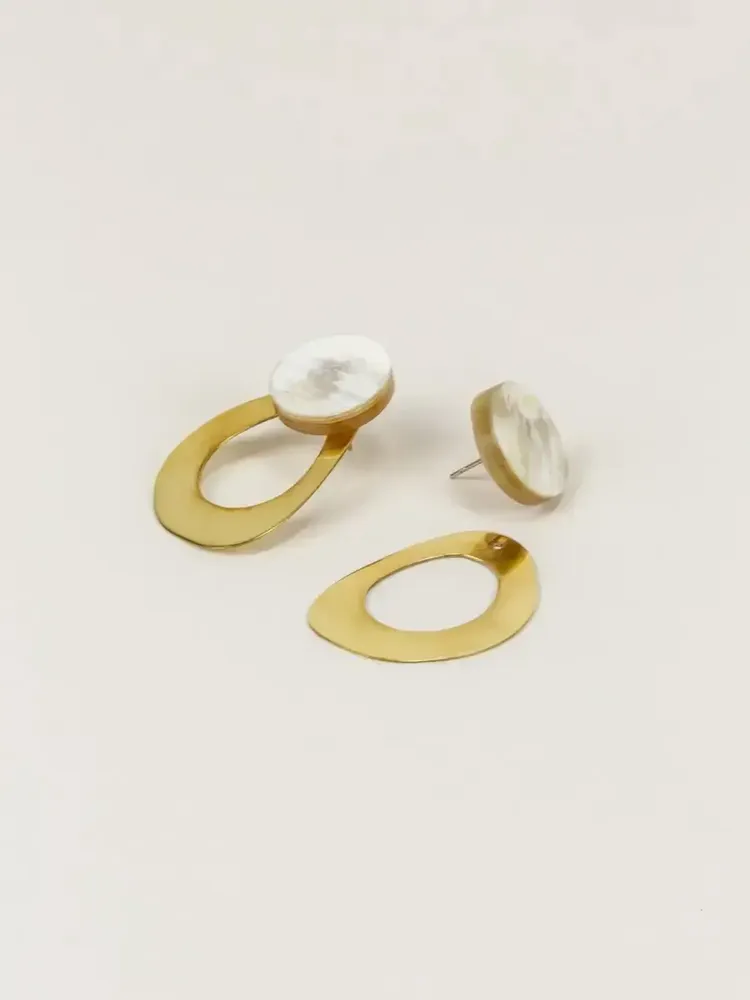 Bijoux - Boucles d'oreilles 2 parties ovales en laiton et pendant en corne blonde africaine - L INDOCHINEUR X RIVÊT