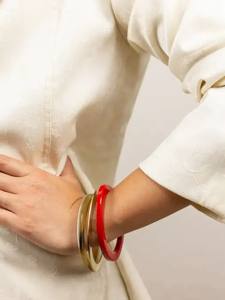 Bracelets - Bracelet in blond horn and red lacquer in Size M - L INDOCHINEUR X RIVÊT