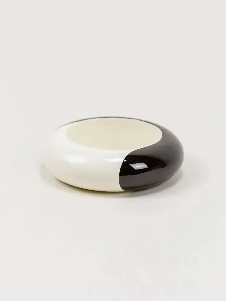 Bracelets - Black outside and white inside round lacquered wood bracelet in Size M - L INDOCHINEUR X RIVÊT
