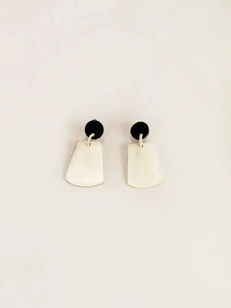 Jewelry - Beaters earrings in blond and black horn - L INDOCHINEUR X RIVÊT