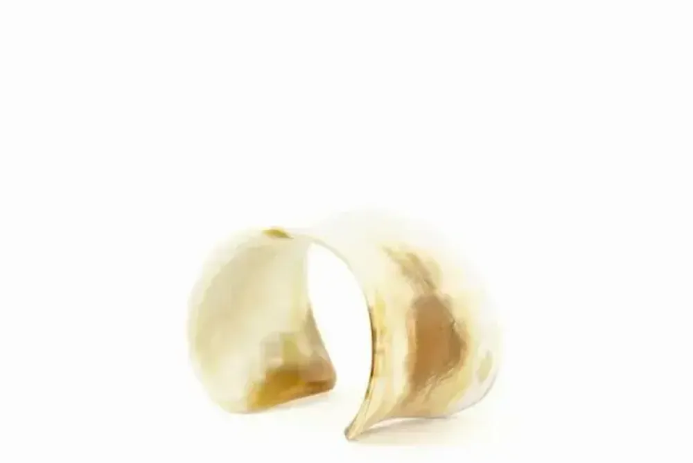 Bracelets - Bracelet ouvert incurvé en corne blonde taille L - L INDOCHINEUR X RIVÊT