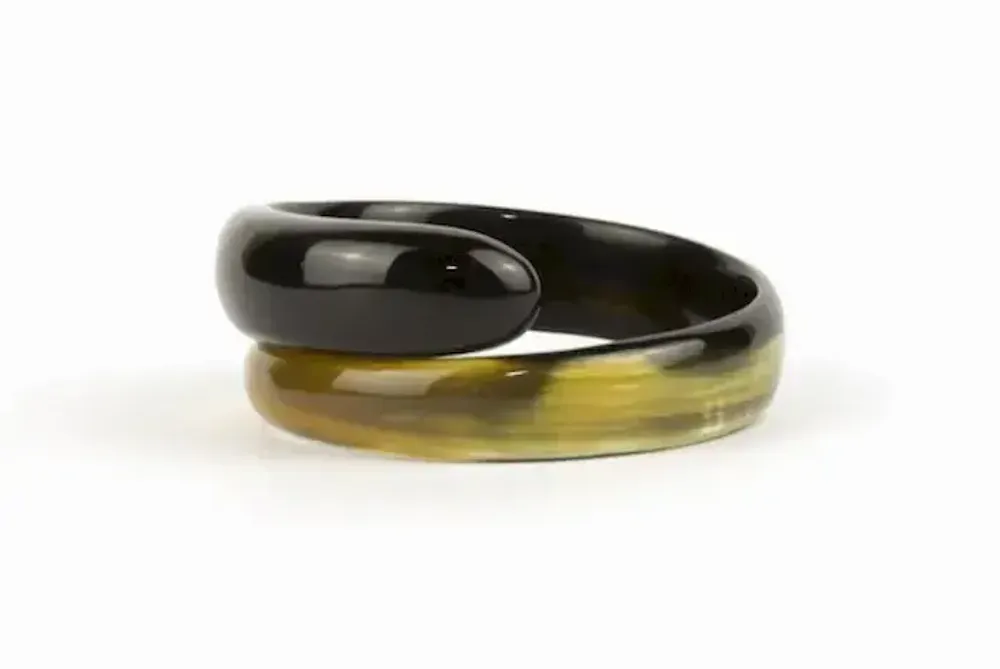 Bracelets - Snake shaped bracelet in marbled black horn in Size S - L INDOCHINEUR X RIVÊT