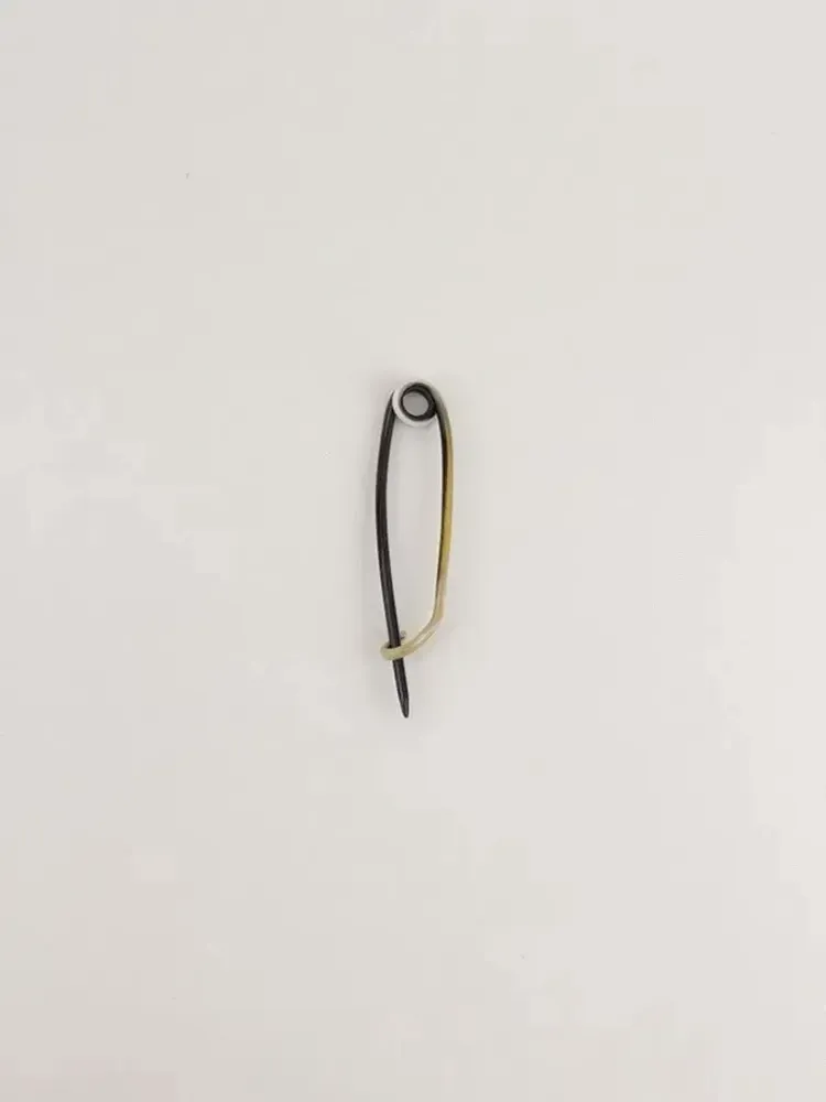Brooches - Safety pin in black and white horn - L INDOCHINEUR X RIVÊT