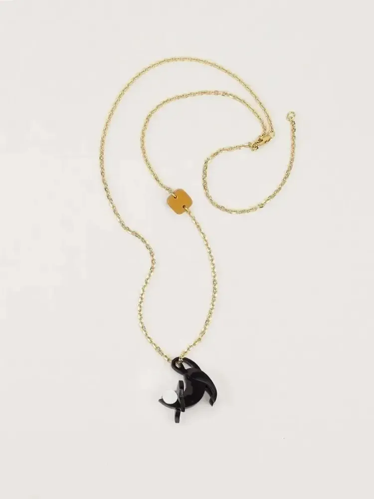 Bijoux - Chaîne en laiton et élément en corne et laque Rouge Feu - L INDOCHINEUR X RIVÊT