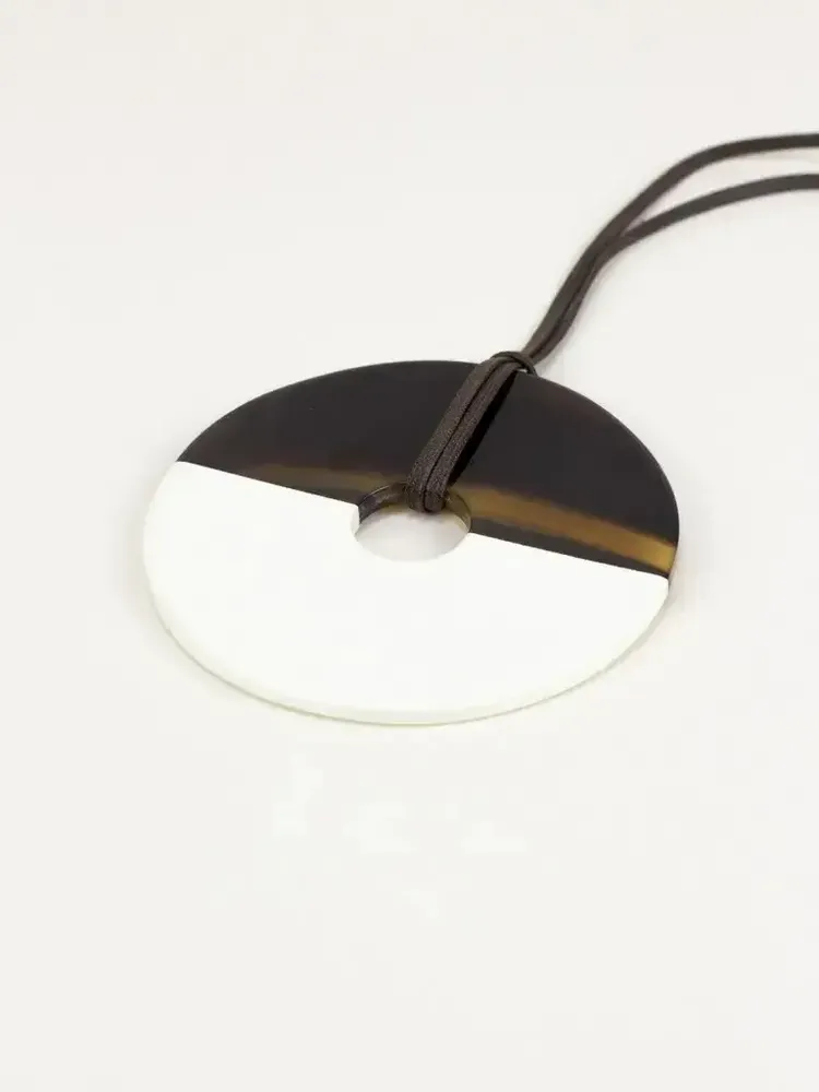 Bijoux - Pendentif grand anneau en sabot et laque orange - L INDOCHINEUR X RIVÊT