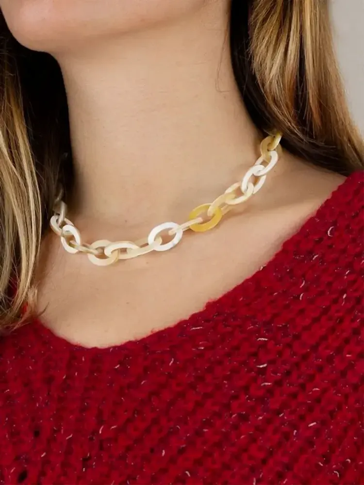 Bijoux - Collier ras de cou anneaux ovales plats en corne de blonde Africaine - L INDOCHINEUR X RIVÊT