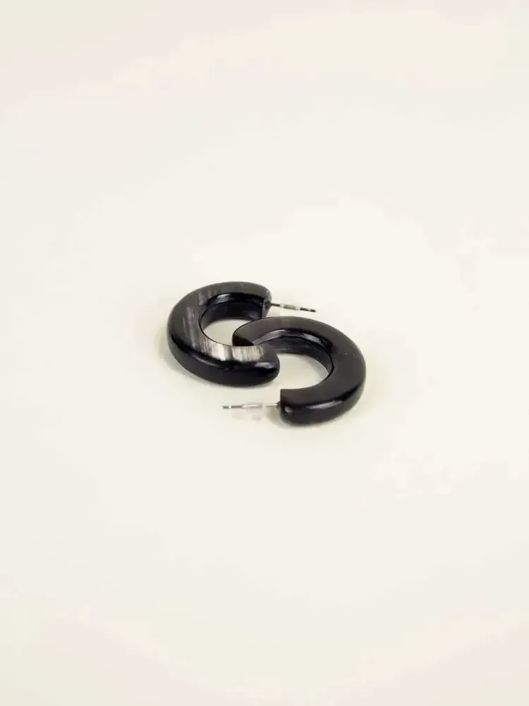 Jewelry - Thick hoop earrings in white horn - L INDOCHINEUR X RIVÊT