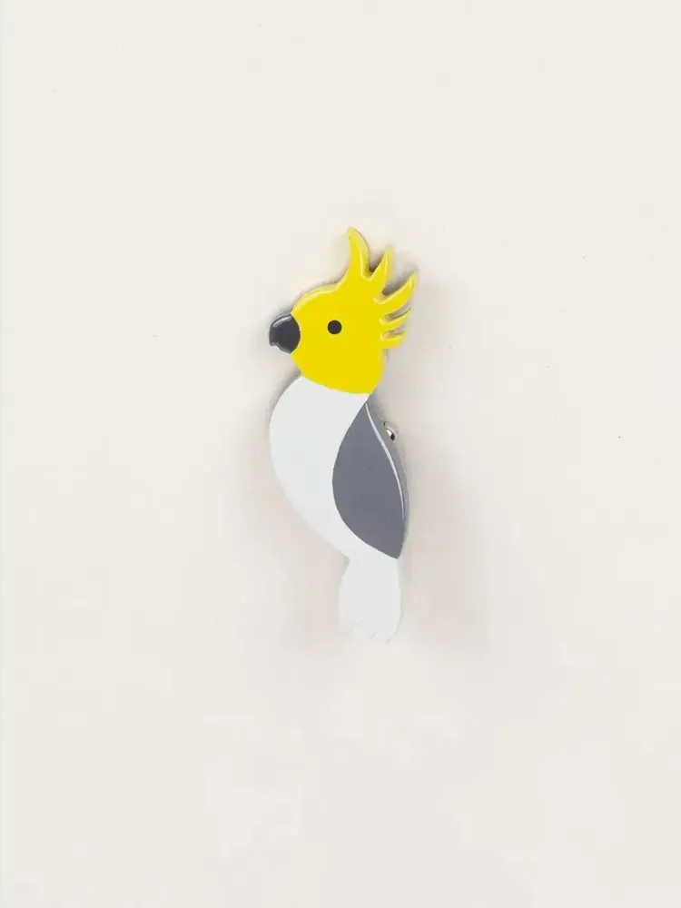Brooches - Cockatoo bird pin in horn with lacquer in gray and yellow - L INDOCHINEUR X RIVÊT