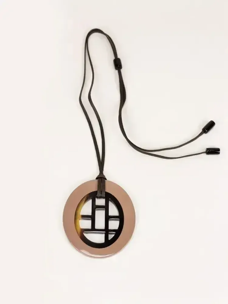 Jewelry - Checkered pendant oval with off-white lacquer - L INDOCHINEUR X RIVÊT