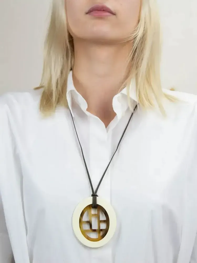 Jewelry - Checkered pendant oval with off-white lacquer - L INDOCHINEUR X RIVÊT