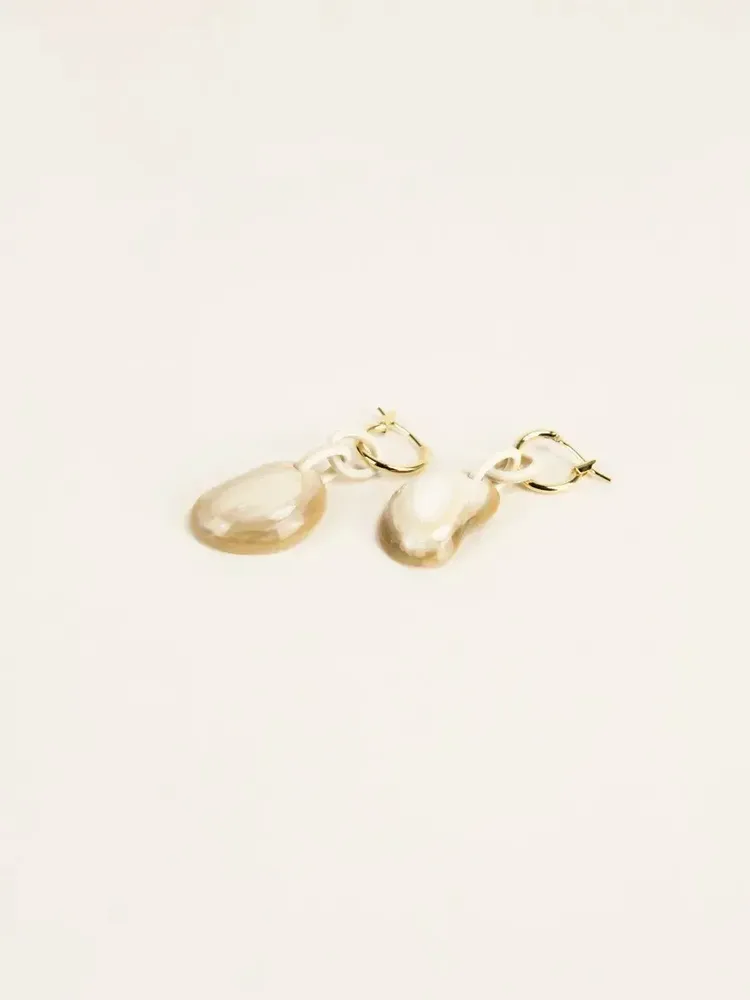 Jewelry - Bean brass hoop earrings in blond horn - L INDOCHINEUR X RIVÊT