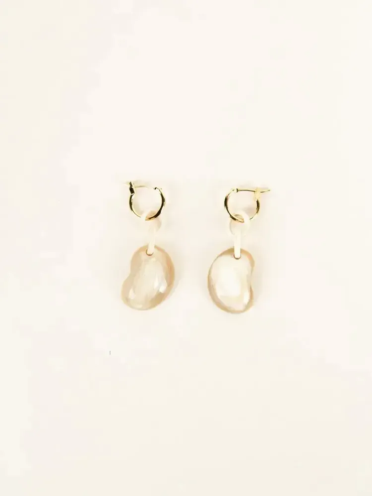 Jewelry - Bean brass hoop earrings in blond horn - L INDOCHINEUR X RIVÊT