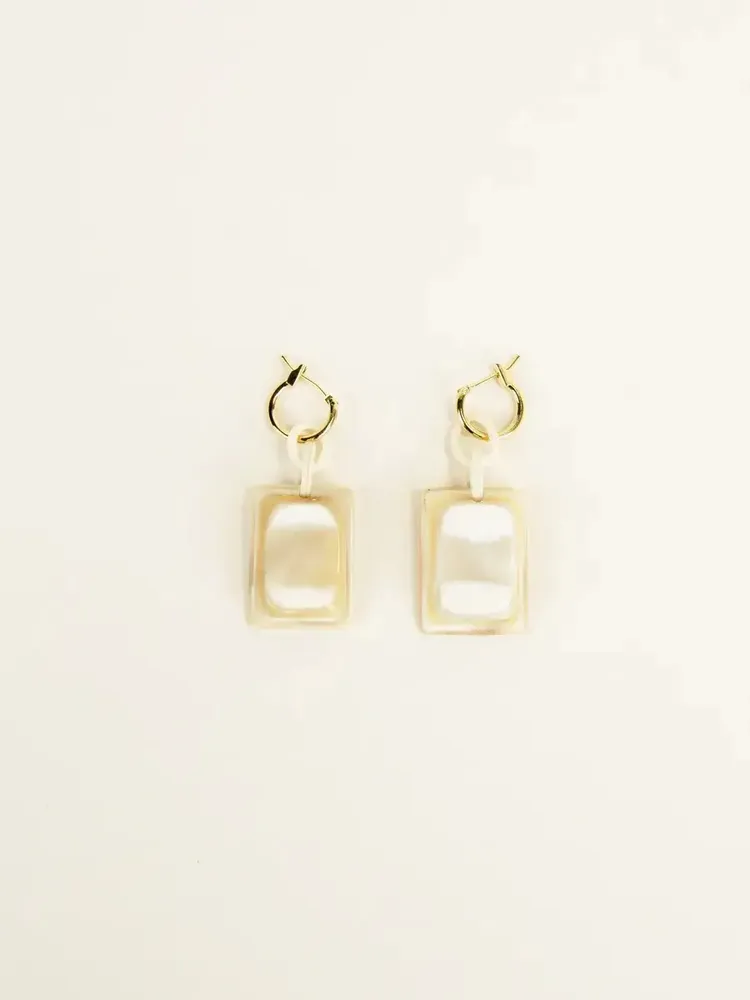 Jewelry - Emerald brass hoops earrings in blond horn - L INDOCHINEUR X RIVÊT