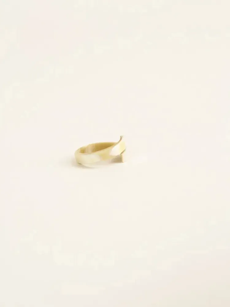 Bijoux - Bague Ruban en corne blonde taille S - L INDOCHINEUR X RIVÊT