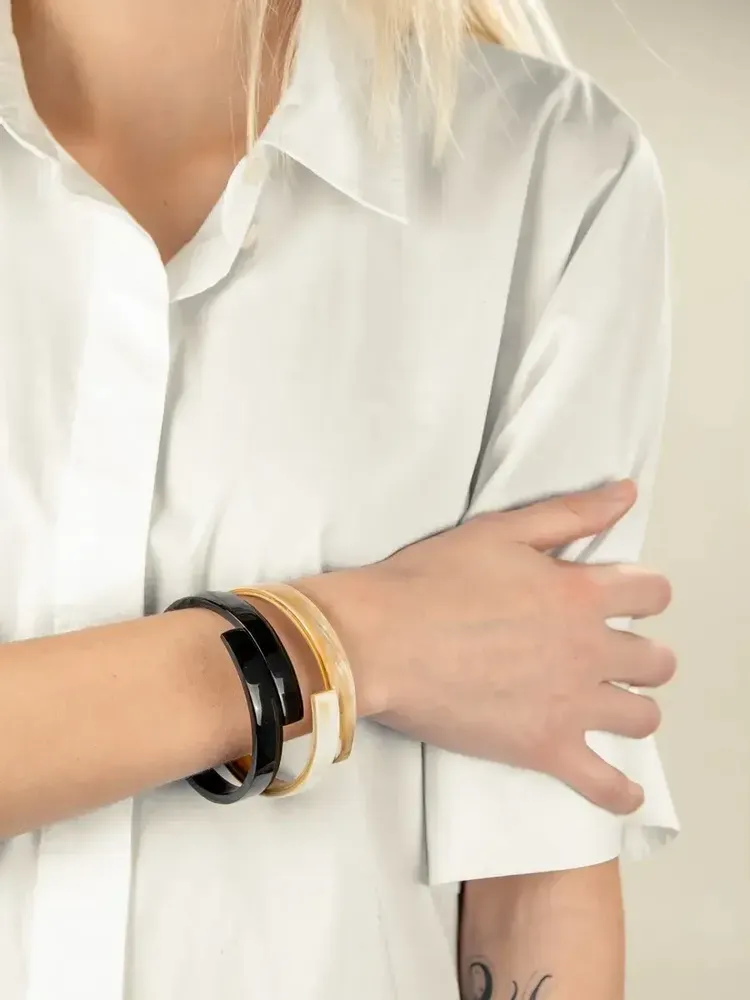 Bracelets - Bracelet ouvert Ruban en corne noire taille S - L INDOCHINEUR X RIVÊT