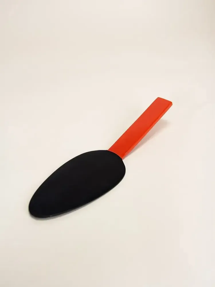 Kitchen utensils - African black horn with red laquer tarte server - L INDOCHINEUR X RIVÊT