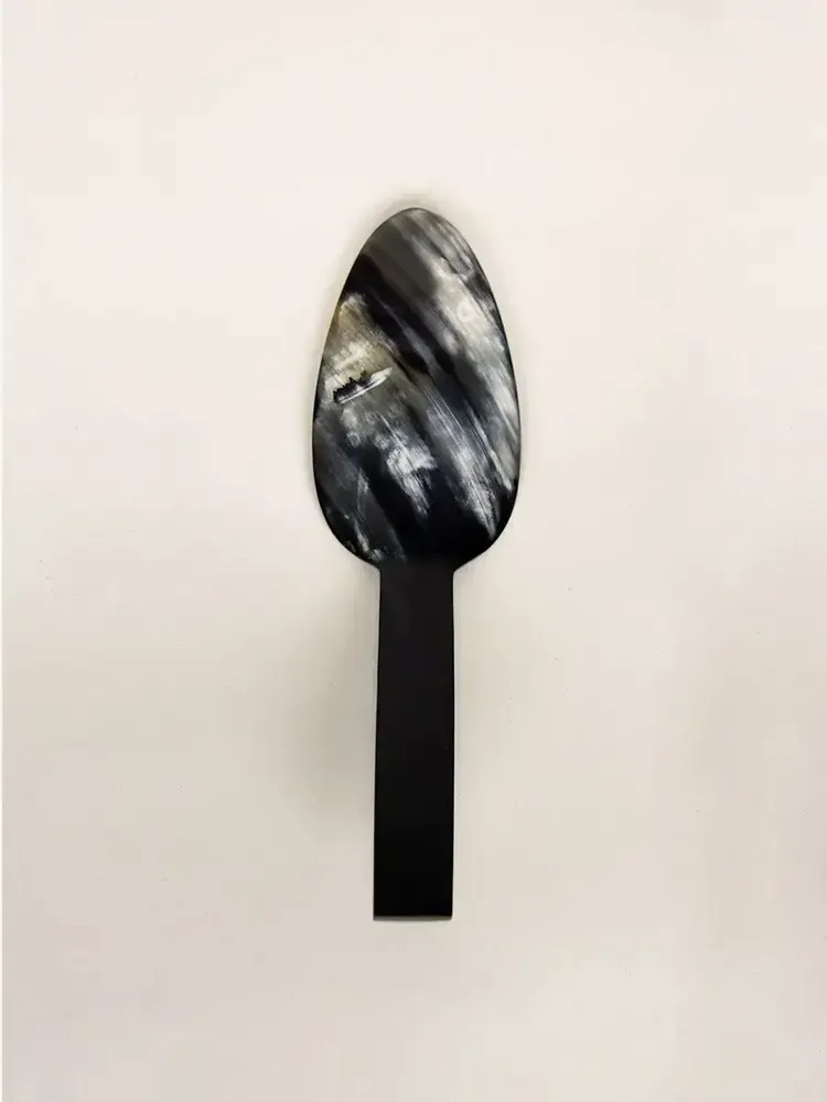Kitchen utensils - Black and white horn with blue lacquer tarte server - L INDOCHINEUR X RIVÊT
