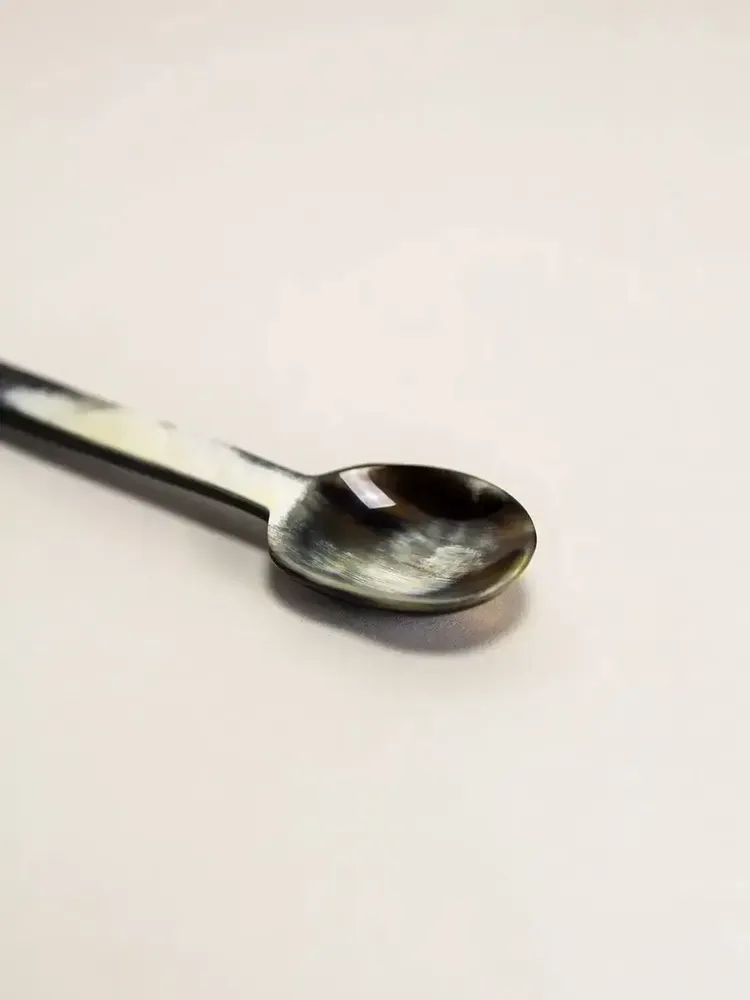 Couverts & ustensiles de cuisine - Cuillère à confiture en corne noire avec manche laqué sable - L INDOCHINEUR X RIVÊT