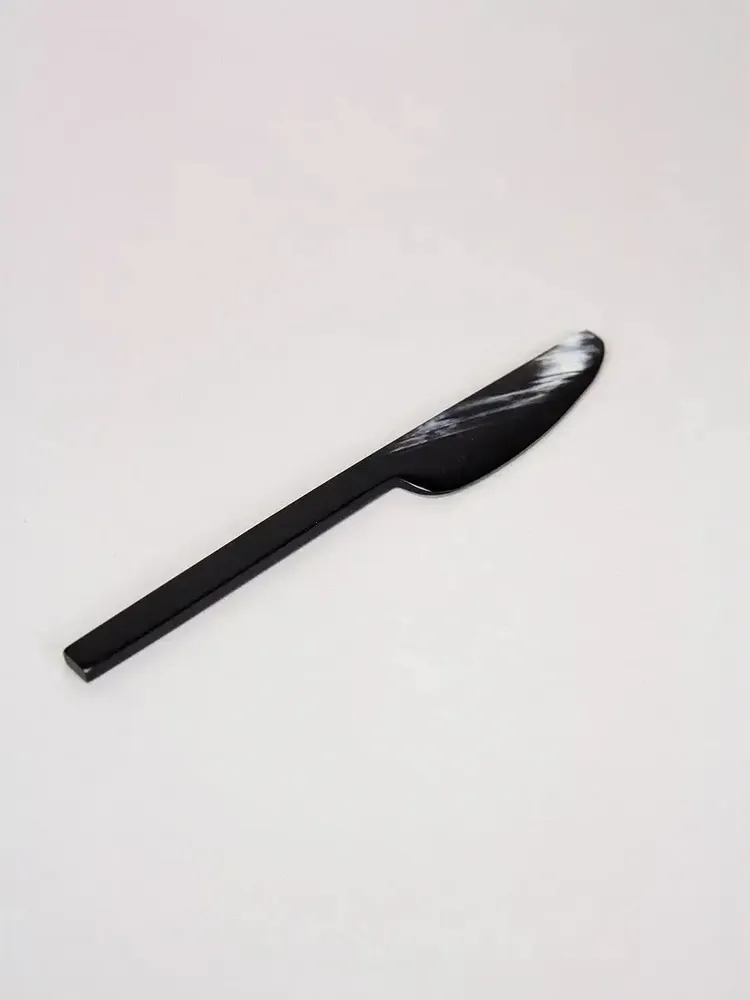 Couverts & ustensiles de cuisine - Couteau à beurre en corne noire avec manche laqué sable - L INDOCHINEUR X RIVÊT