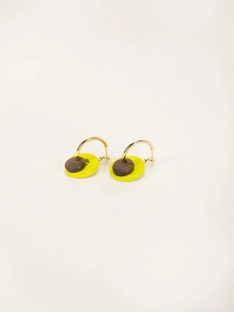 Bijoux - Boucles d'oreilles anneau laqué jaune clair et pastille sabot - L INDOCHINEUR X RIVÊT