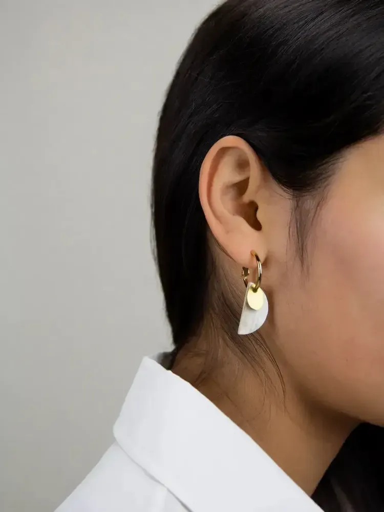 Bijoux - Boucles d'oreilles créoles 2 parties laiton et corne blonde africaine - L INDOCHINEUR X RIVÊT