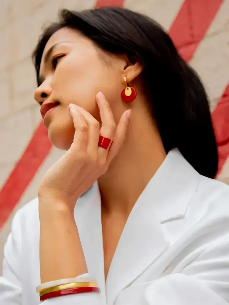 Jewelry - Round brass hoop earrings in 2 parts with red lacquered horn - L INDOCHINEUR X RIVÊT