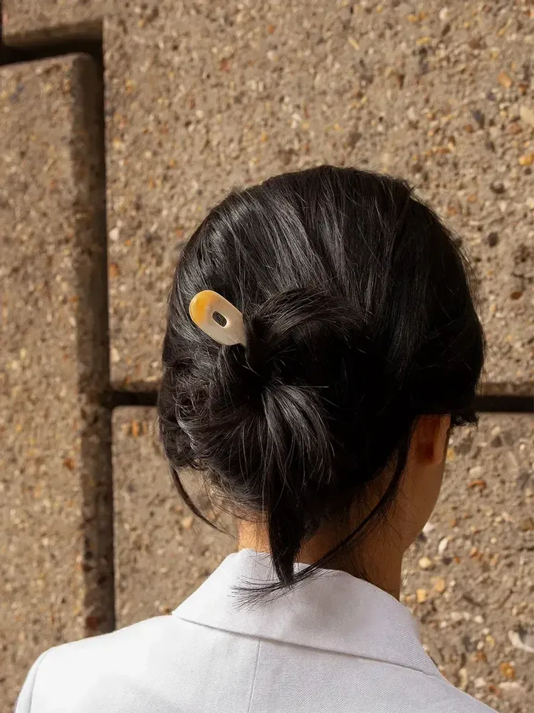 Barrettes - Oval hairpin in blond horn - L INDOCHINEUR X RIVÊT