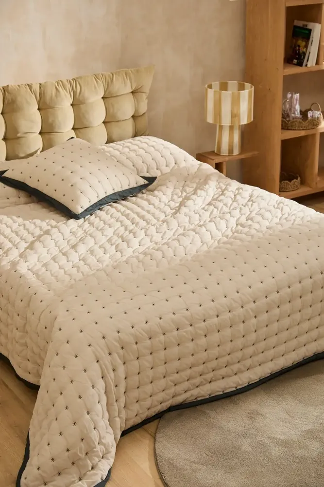 Hotel bedrooms - BEDSPREADS - CALMA HOUSE