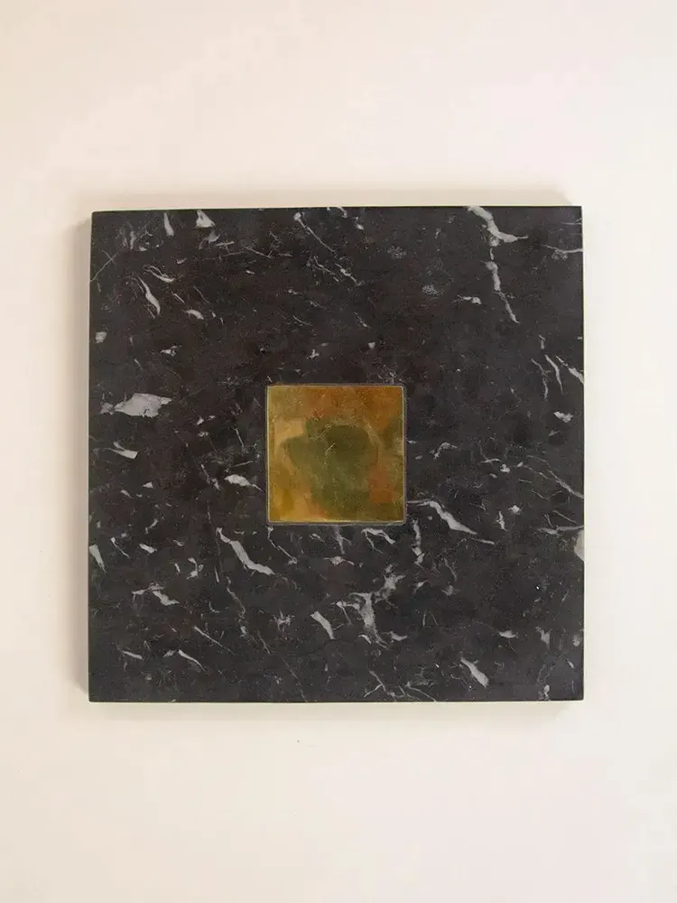 Glass - Cygnus trivet in black marble with brass inlay - L INDOCHINEUR X RIVÊT