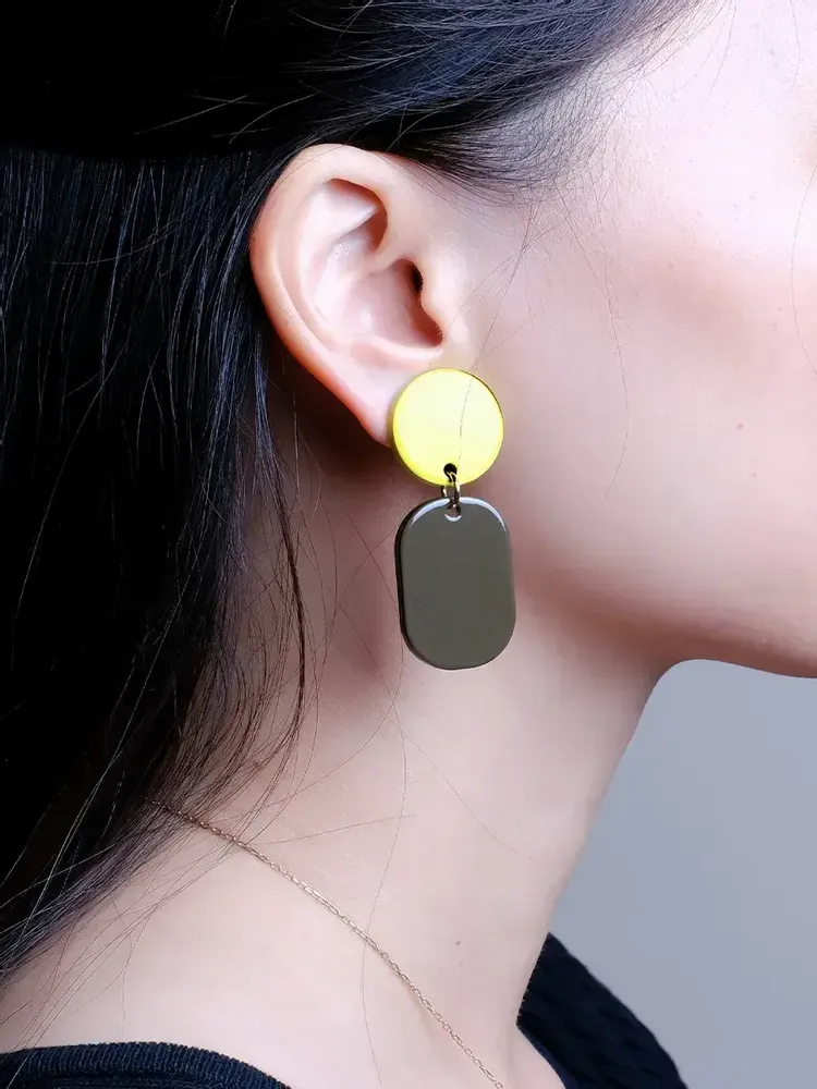 Jewelry - Totem Mini clip-on earrings in blond horn and Bordeaux lacquer - L INDOCHINEUR X RIVÊT