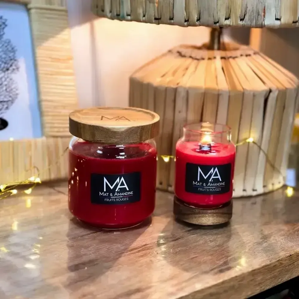 Objets de décoration - FRUITS ROUGES - Bougie parfumée (Grande Jarre) - MAT AMANDINE