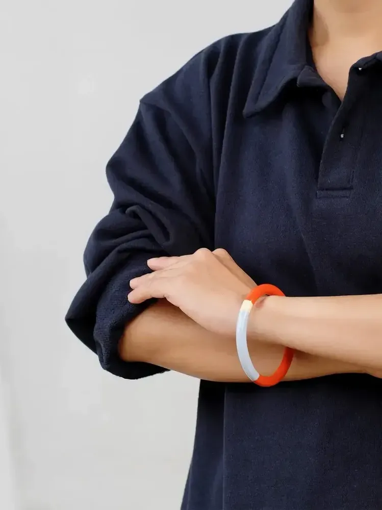 Bracelets - Jonc fin en bois laqué orange, bleu clair et sable, taille S - L INDOCHINEUR X RIVÊT