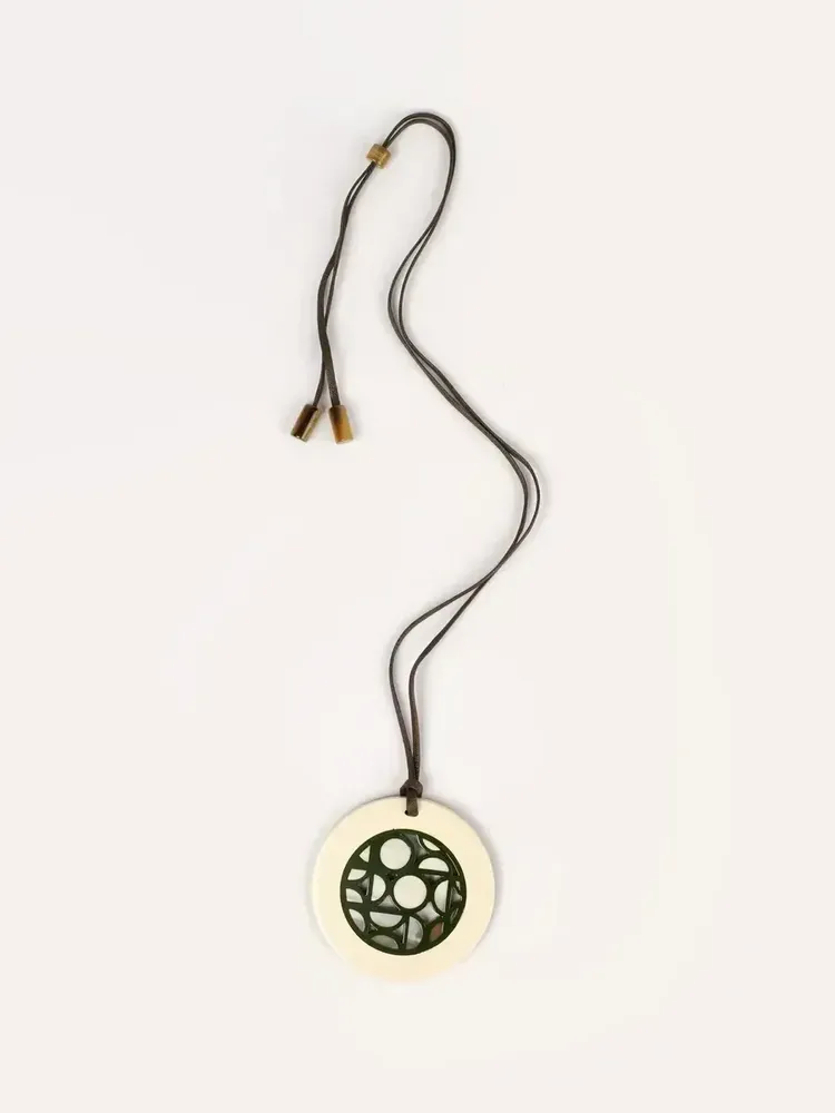 Jewelry - Bauhaus round pendant in buffalo hoof and beige and khaki lacquer - L INDOCHINEUR X RIVÊT