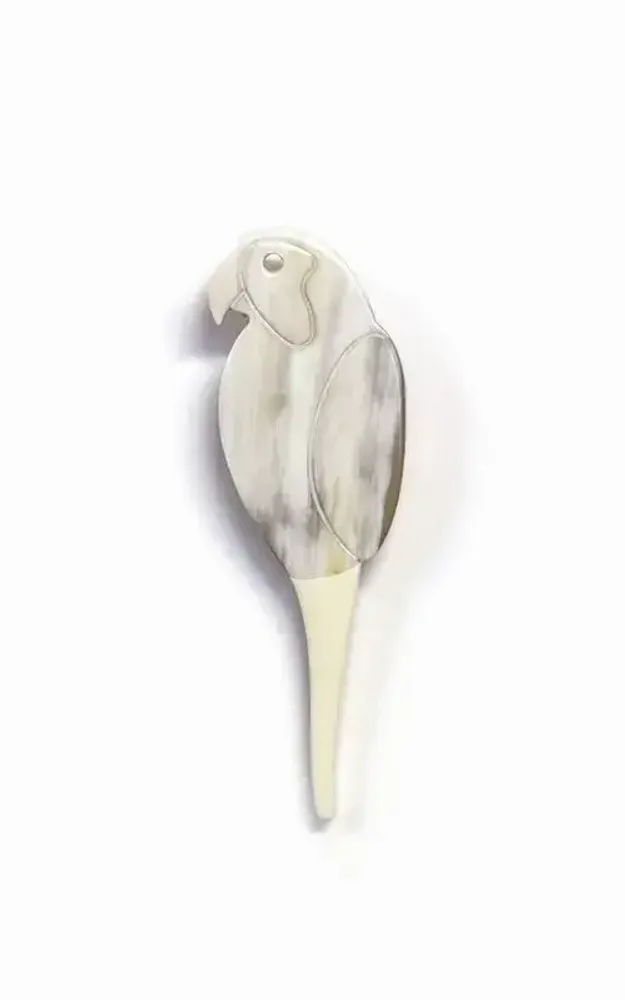 Brooches - Ara brooch in horn and two-tone lacquer - beige and khaki - L INDOCHINEUR X RIVÊT
